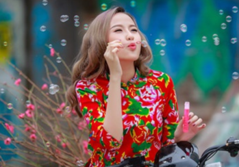 Gioi tre va muon van kieu chuc Tet sang tao, doc dao hinh anh