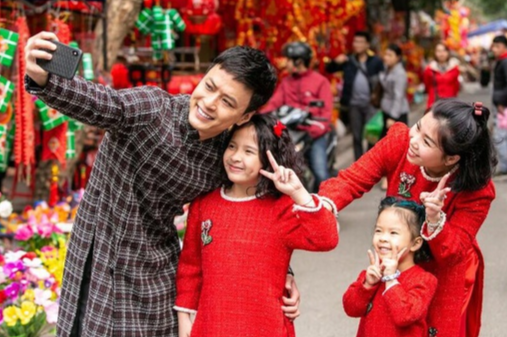 Goi y cach chuc Tet hien dai, an tuong va y nghia dip Xuan Canh Ty hinh anh