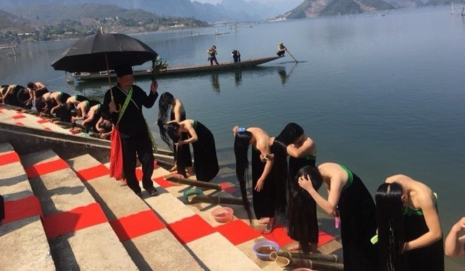 Phong tuc ngay cuoi nam doc dao o moi vung mien dat nuoc hinh anh