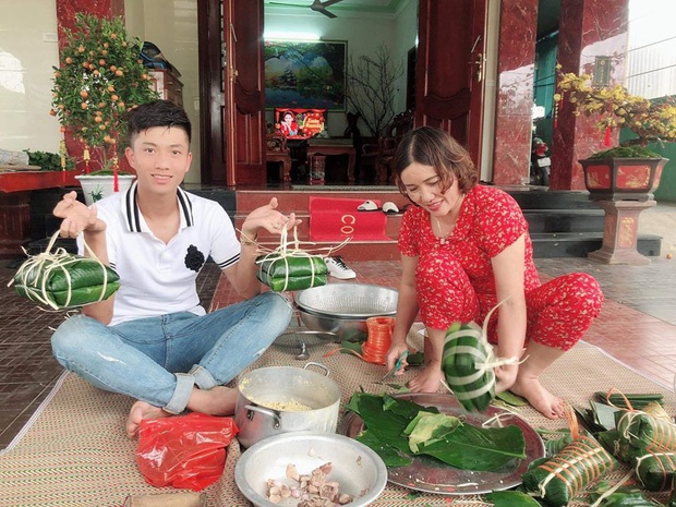 cầu thủ gói bánh chưng ảnh 4 cau thu goi banh chung anh 4