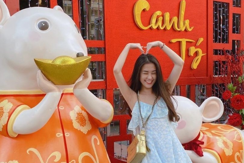 Hot girl Viet de mat moc nau nuong, khoe anh du xuan chieu 30 Tet hinh anh