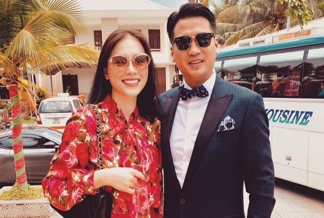 Phillip Nguyen - Linh Rin, Ha Duc Chinh khoe anh tinh cam ngay dau nam hinh anh