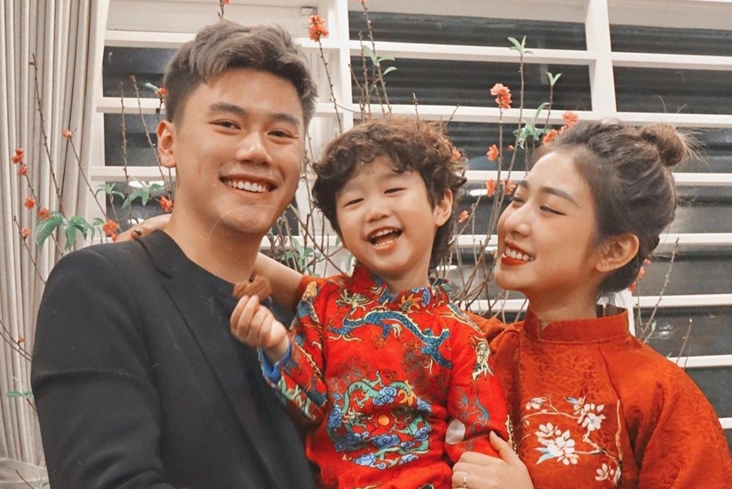 Dan cau thu, hot boy, hot girl Viet khoe anh sum vay dem giao thua hinh anh