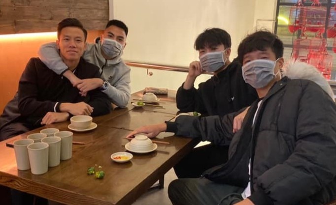 Cau thu Viet dang anh deo khau trang, keu goi phong dich Corona hinh anh
