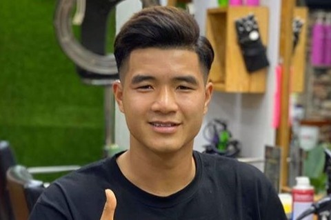 Ha Duc Chinh khoe anh toc moi, tu nhan minh dep trai hinh anh