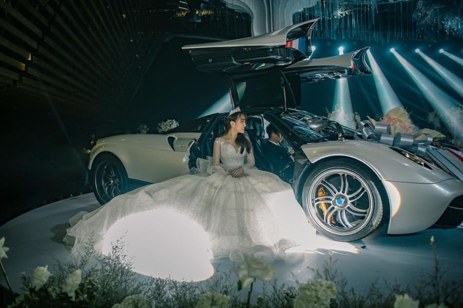 Nhung co dau la hot girl, rich kid co dam cuoi dau tu 'khung' hinh anh