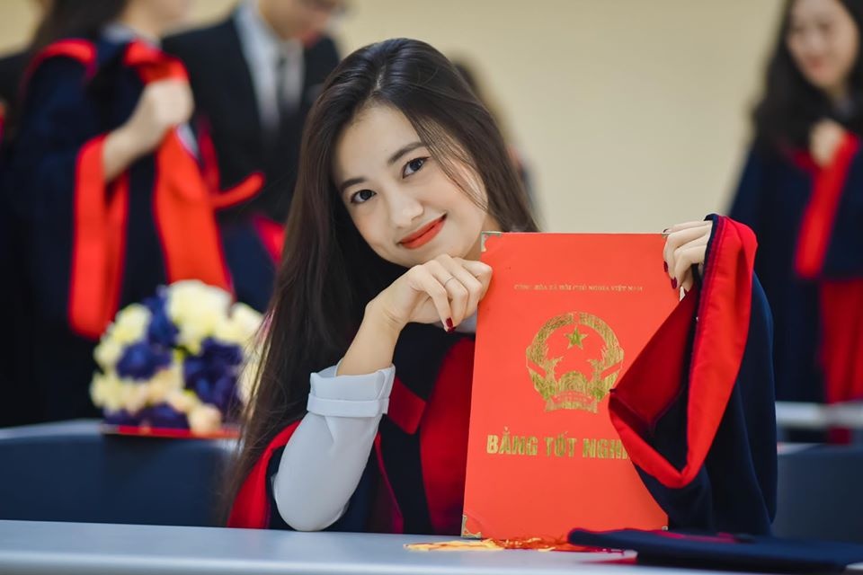 Chị Ong Vàng ảnh 3 Chi Ong Vang anh 3