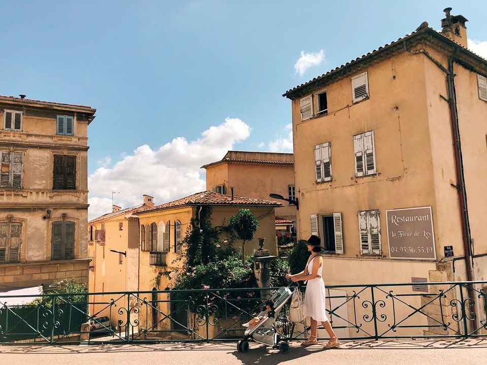 dua con nho di du lich anh 8