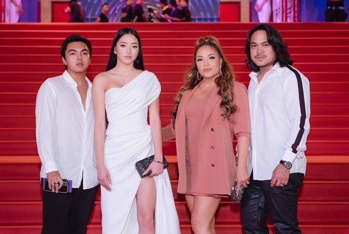 hot girl lai tay anh 1