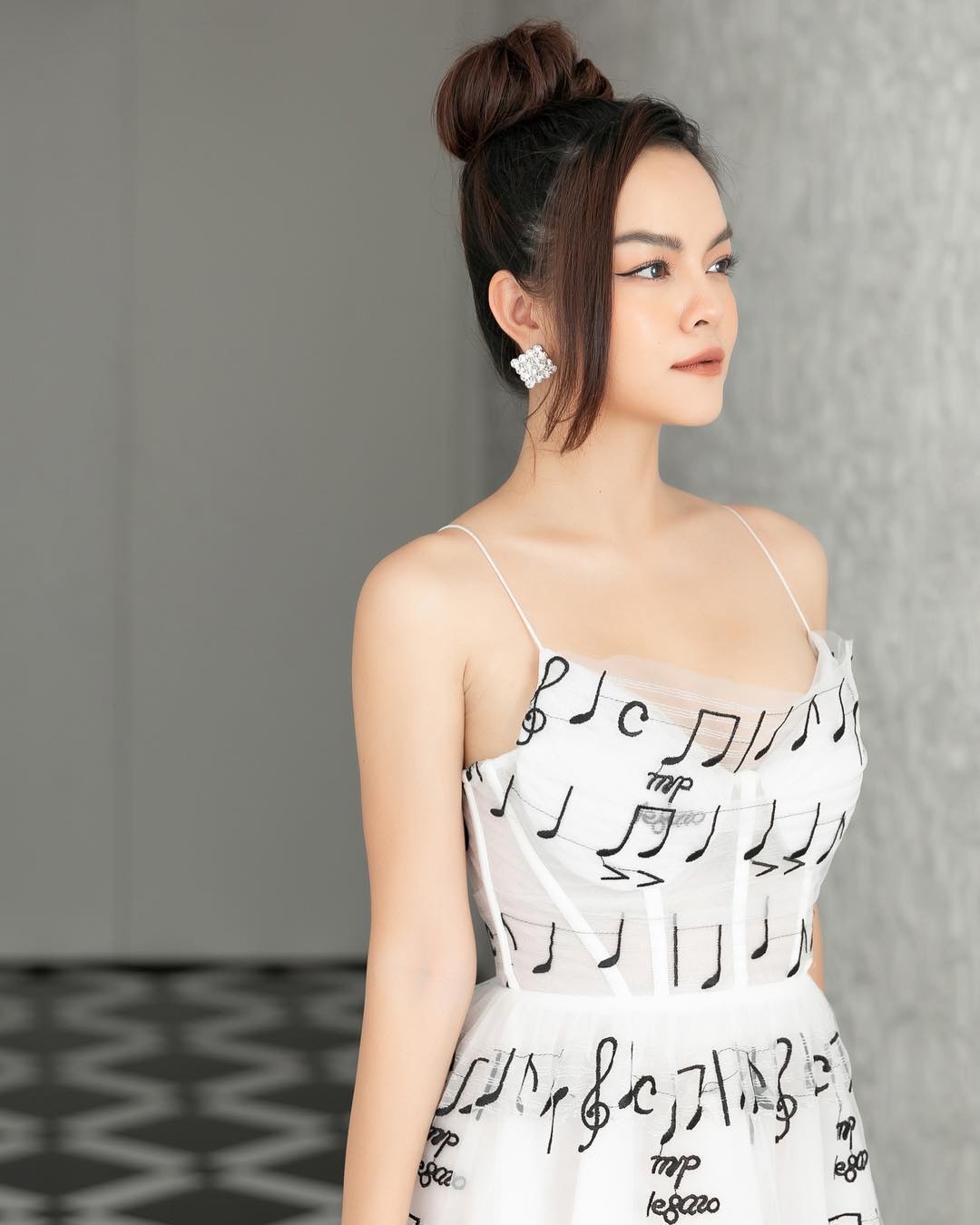 phong cach thoi trang Pham Quynh Anh anh 10