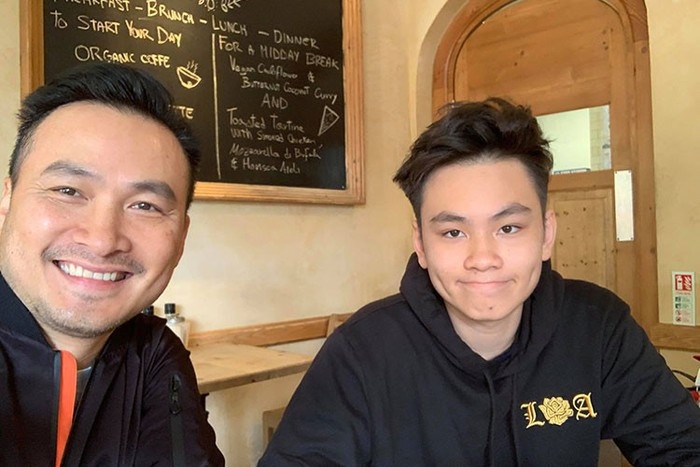 Dien vien Chi Bao don con trai sau 14 ngay cach ly tap trung hinh anh