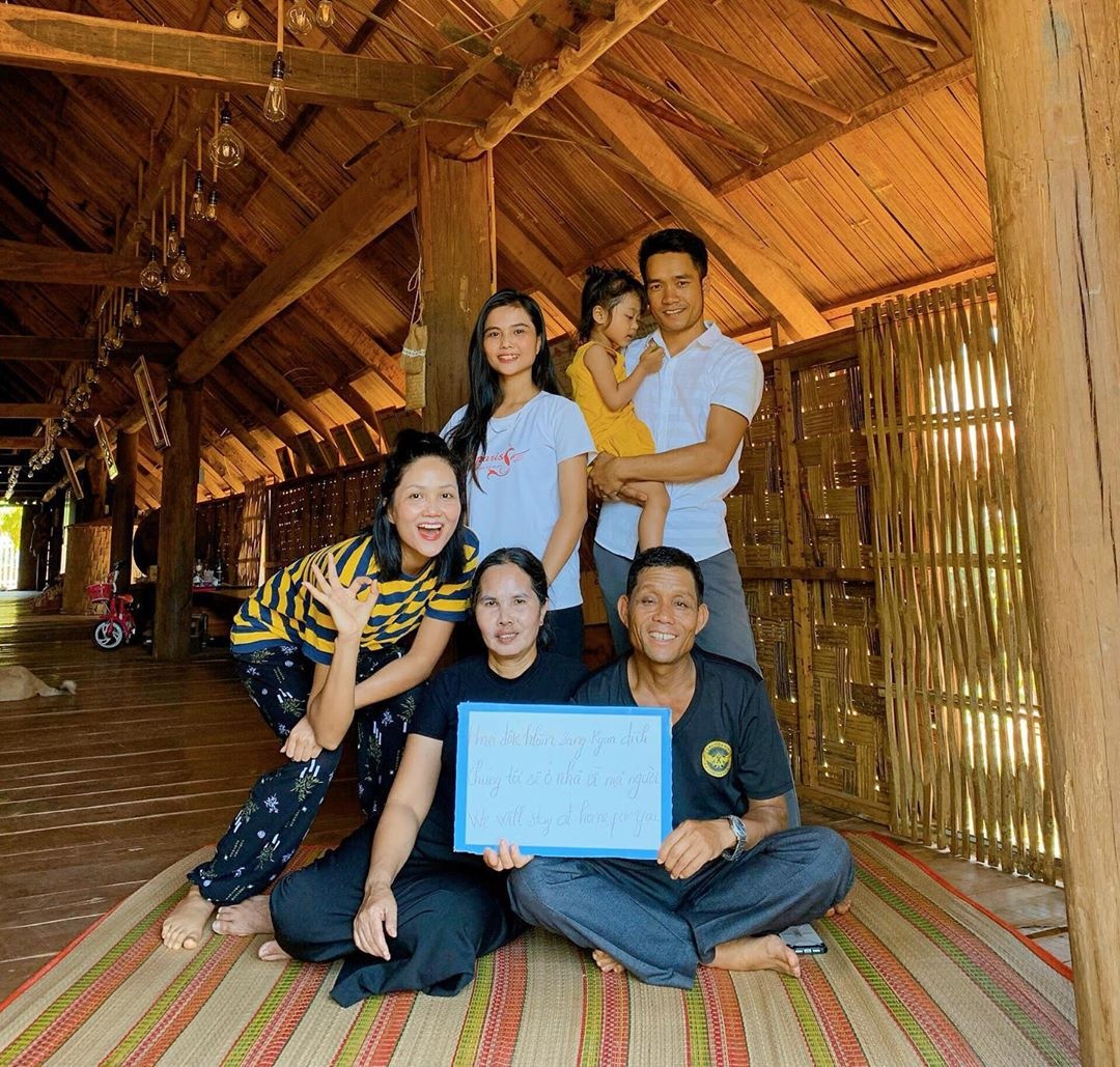 H' Hen Niê dưỡng da ảnh 3 H' Hen Nie duong da anh 3