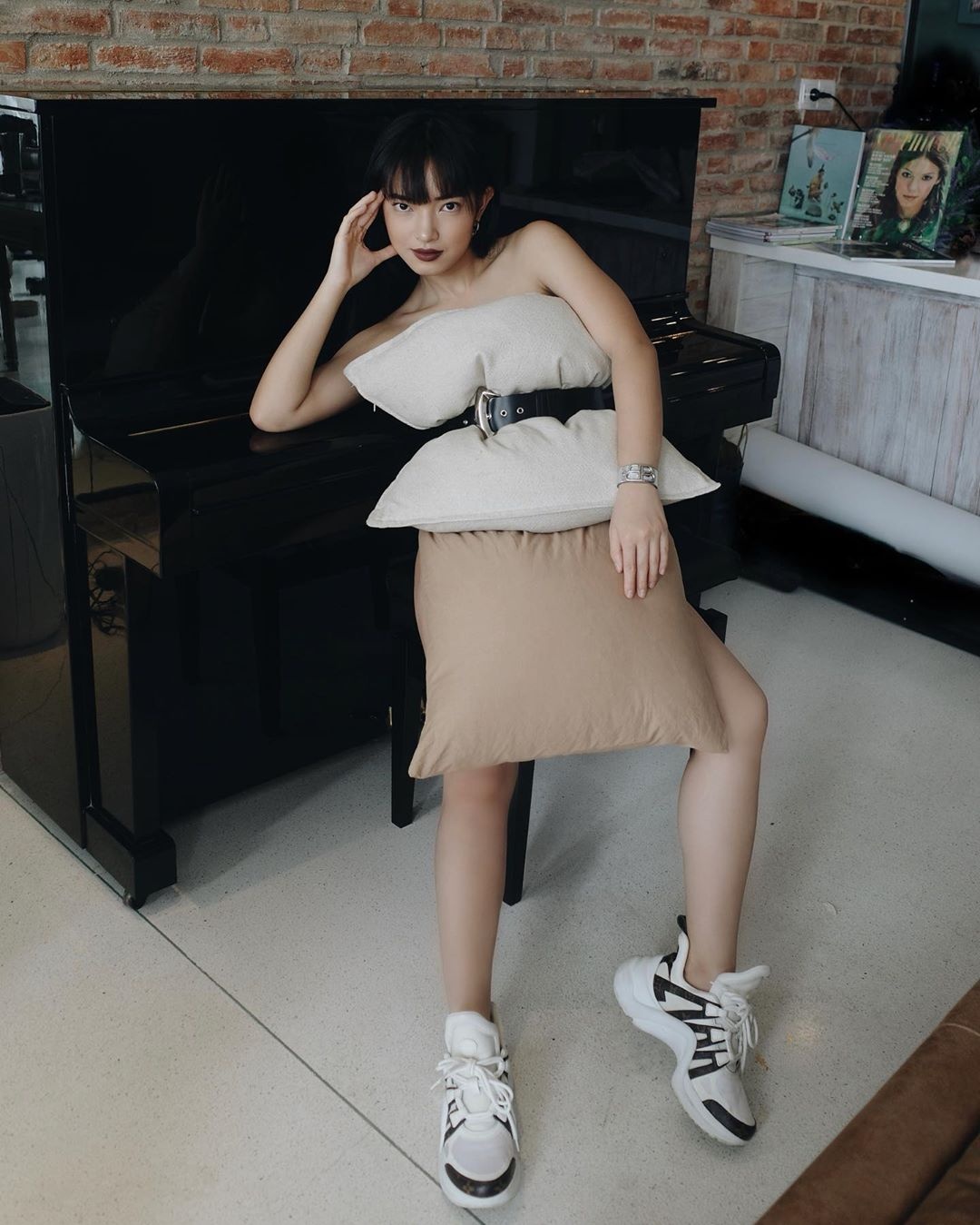 Tran Thanh pillow challenge anh 7