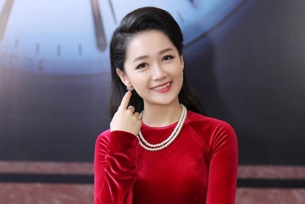 BTV Thu Ha: 'Lam Thoi su khong chi co anh hao quang' hinh anh