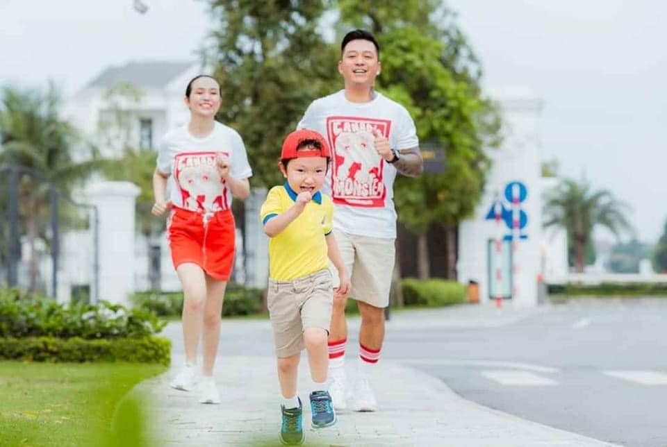 sao Viet lam gi sau cach ly anh 2