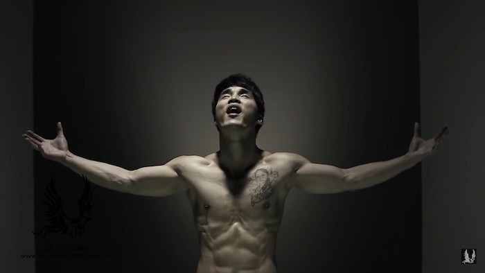 sao nam khoe body anh 9