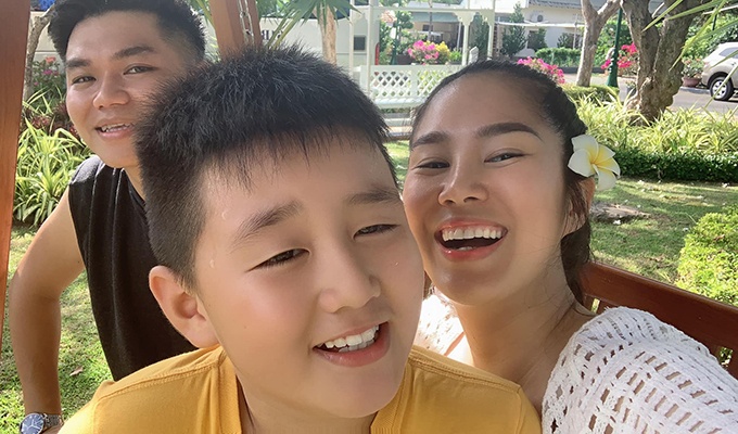 sao Viet dua con di choi 1/6 anh 5