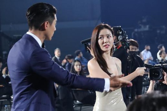Khoanh khac hau truong Baeksang Arts Awards 2020 hinh anh