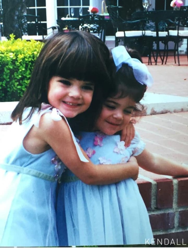 2 chi em nha Jenner anh 3