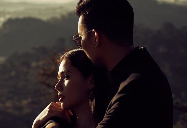 Phanh Lee tung bo anh cuoi voi chong doanh nhan hinh anh