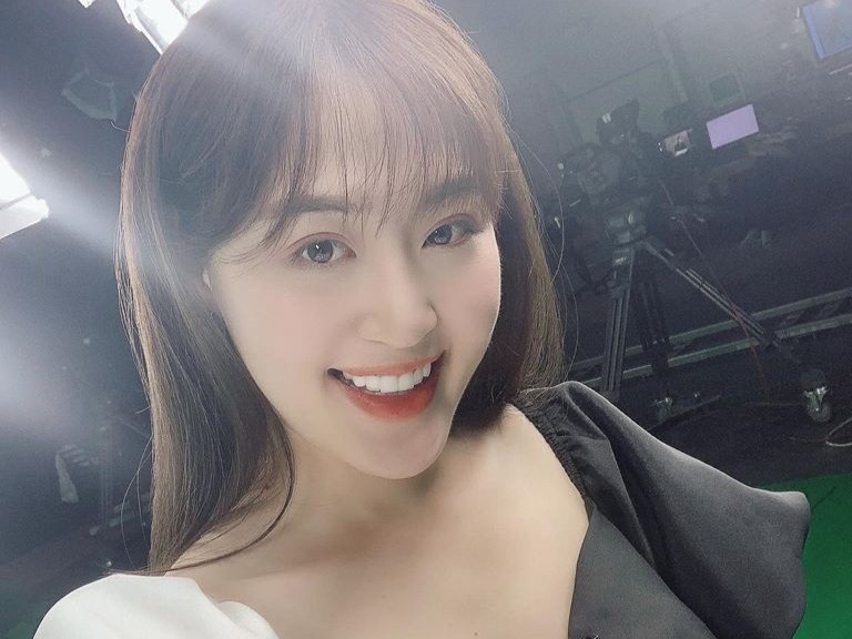 BTV Thoi tiet noi tieng nho ve dep '5 trong 1' o Nguoi ay la ai hinh anh