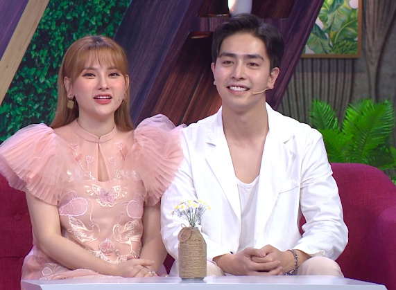 Khanh Thi, Thu Thuy bi tieng 'dao mo, me trai' khi lay chong kem tuoi hinh anh