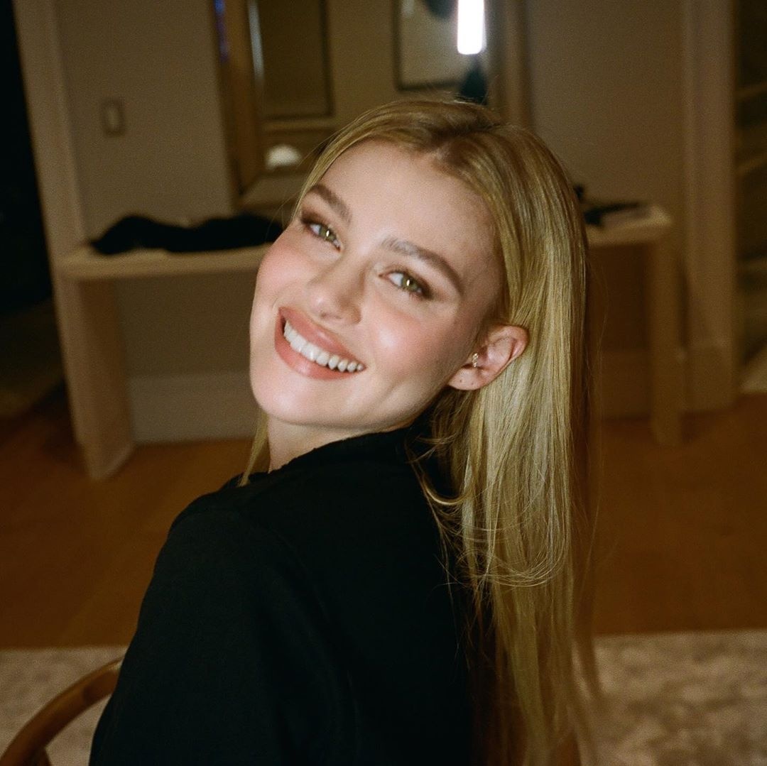 con gai ty phu dinh hon voi Brooklyn Beckham anh 8