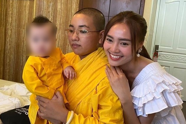 Ninh Duong Lan Ngoc chi vien phi phau thuat cho be gai ho ham ech hinh anh