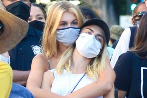 Kaia Gerber hen ho thien than noi y Cara Delevingne? hinh anh