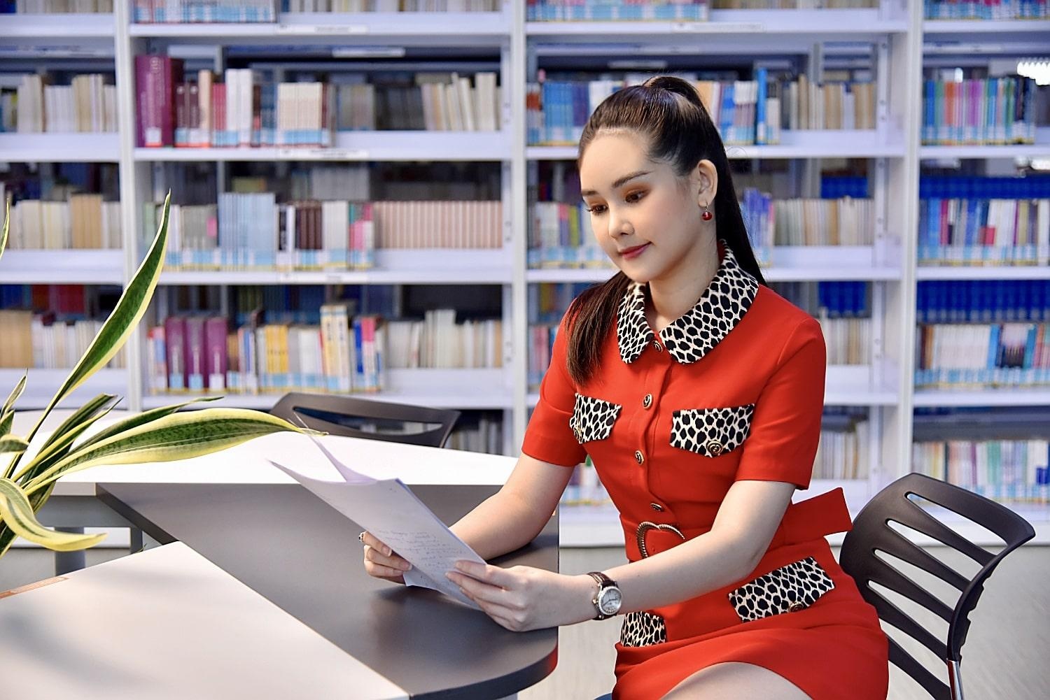 Hoa hau Ngan Anh anh 4