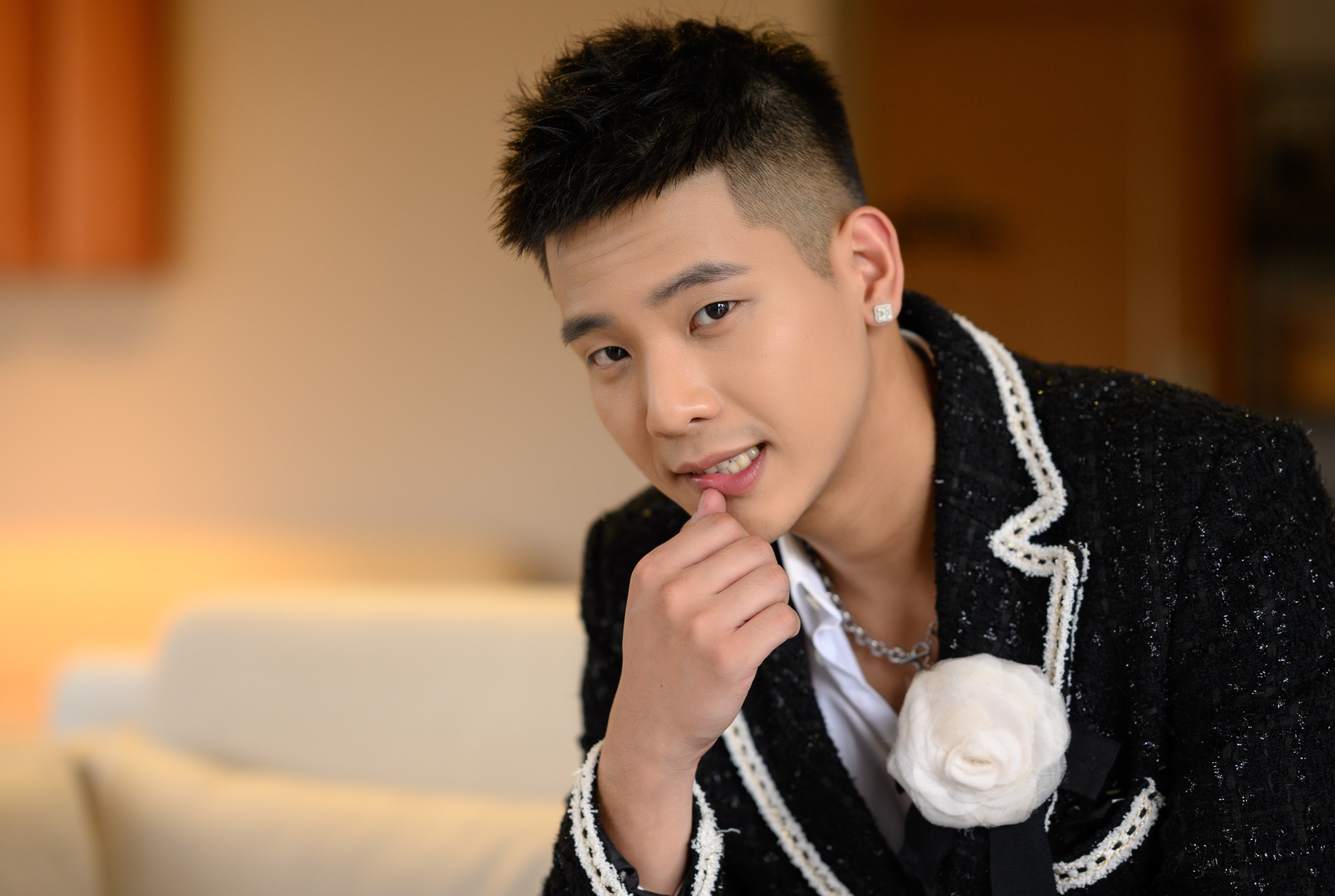 Ca si Quan A.P: 'Toi yeu dien cuong' hinh anh