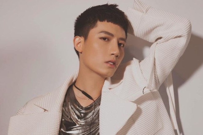 Ca si Anh Tu cover 'Chiec khan gio am' hinh anh