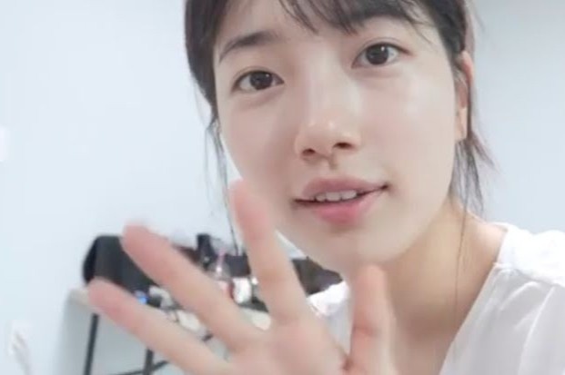 Suzy khoe lan da cang bong khi khong trang diem hinh anh