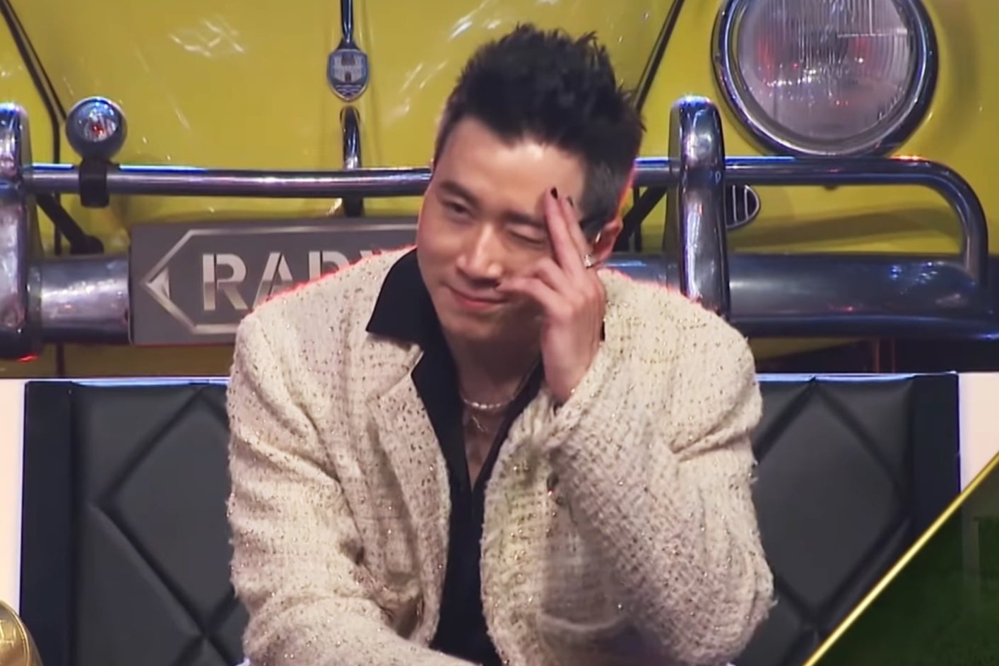 Vi sao Karik son mong tay o Rap Viet? hinh anh