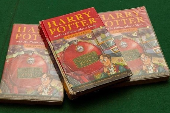 An ban dau tien cua 'Harry Potter' co gia 50.000 bang hinh anh