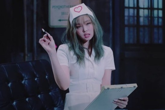 YG duoc dong tinh sau khi xoa canh Jennie mac do y ta hinh anh