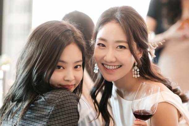 Anh hau truong Jennie, Jeon Somi o le cuoi dong nghiep hinh anh