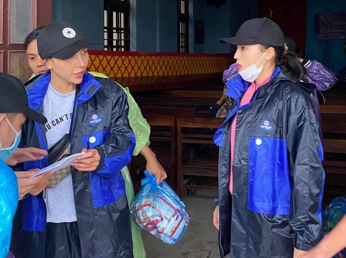 Thuyen cuu tro cua Hoa hau Ky Duyen bi lat hinh anh