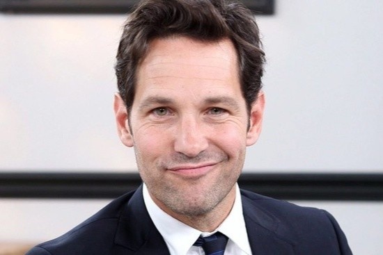 Sao ‘Ant-Man’ phat banh cho nguoi dan di bau cu tong thong My 2020 hinh anh