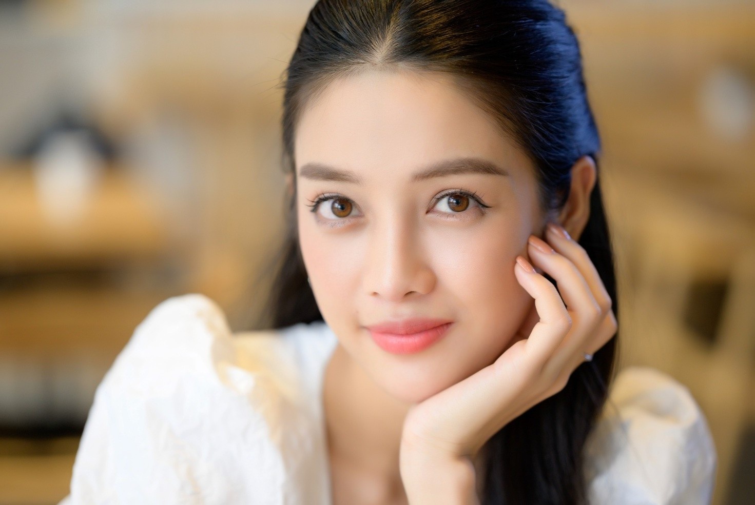 Nhan sac ngoai doi cua co gai vao vai Thuy Kieu hinh anh