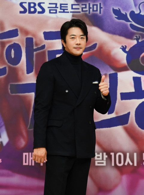 Kwon Sang Woo bi dut gan chan anh 1