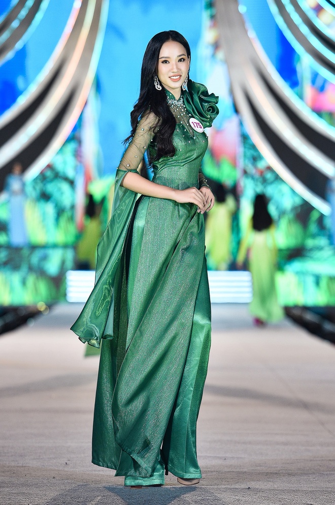 áo dài ở đêm thi Người đẹp biển - Người đẹp du lịch ảnh 1 ao dai o dem thi Nguoi dep bien - Nguoi dep du lich anh 1