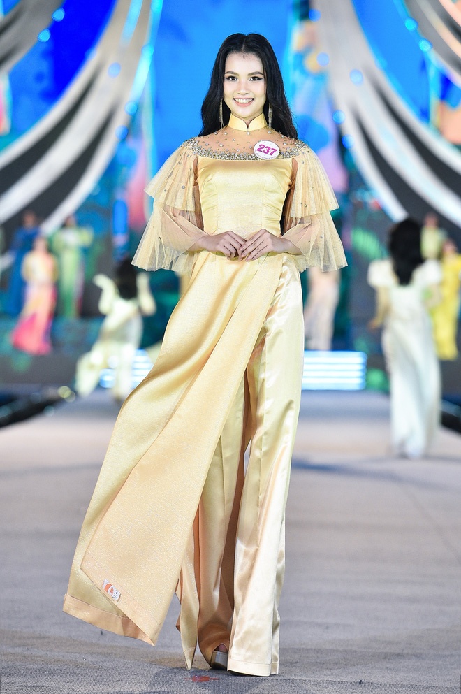 áo dài ở đêm thi Người đẹp biển - Người đẹp du lịch ảnh 2 ao dai o dem thi Nguoi dep bien - Nguoi dep du lich anh 2