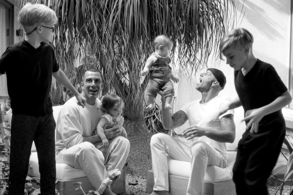 Ricky Martin muon co them con hinh anh