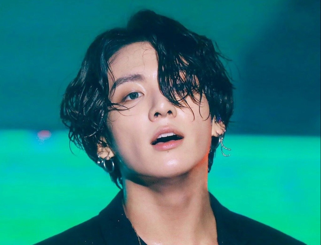 Jung Kook (BTS) la nguoi dan ong quoc te quyen ru nhat hinh anh