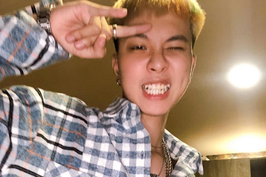 Rapper R.Tee noi gi khi bi to yeu cung luc nhieu nguoi? hinh anh