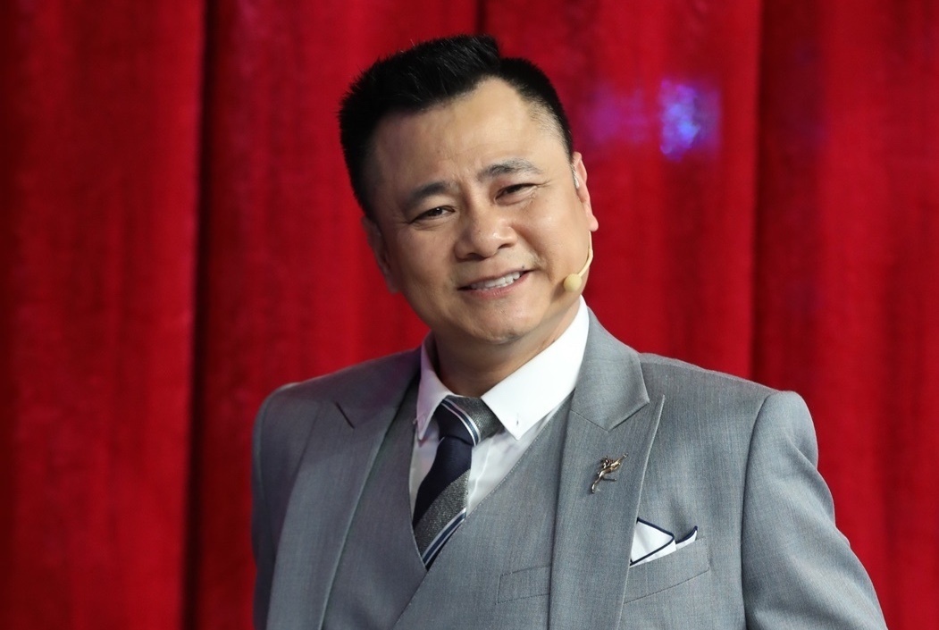 NSND Tu Long ke ve tuoi tho ngo nguoc, thuong xuyen bi danh hinh anh