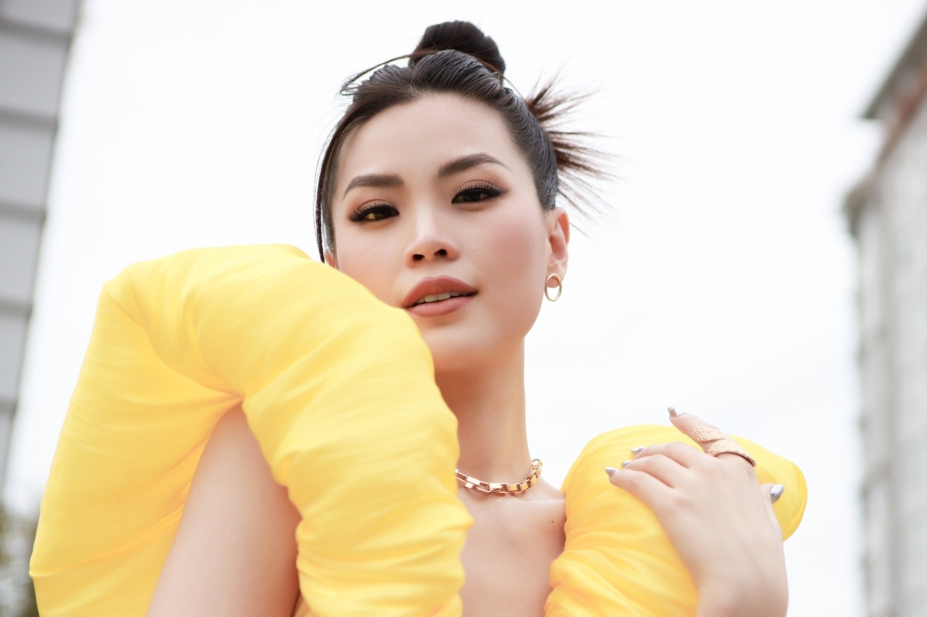 A hau Diem Trang: 'Tien toi kiem, so voi chong chang dang bao nhieu' hinh anh