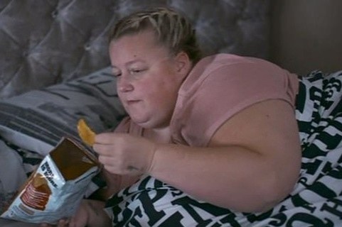 Nguoi chong bi chi trich khi cho vo nang 190 kg an uong lien tuc hinh anh