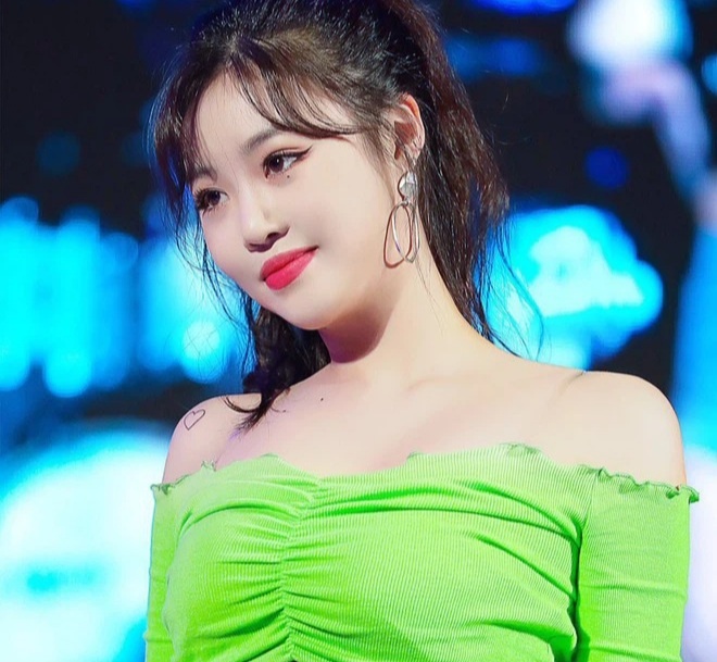 Nu ca si thua nhan chui boi ban than qua dien thoai hinh anh